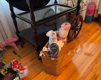 Beautiful bar cart!!!!!
With separate tray