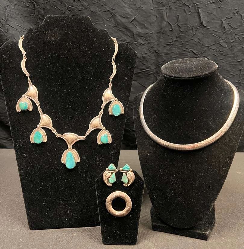 DE211VVintage Native Turquoise And Silver
