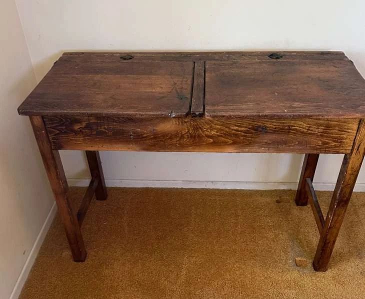 DE201VExquisite Vintage two desk piece With Ink Well Holes.