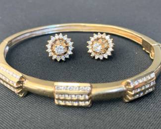 DE230VGold Diamond Bracelet And Earrings