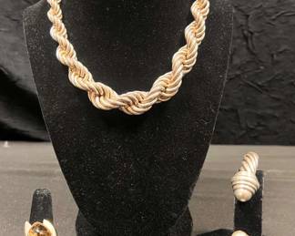 DE220VChunky Silver Jewels