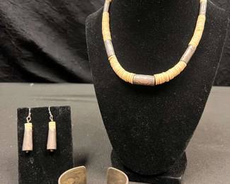 DE213VVintage Silver And Heishi Shell Necklace