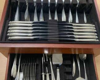DE210VInternational Sterling Flatware Set