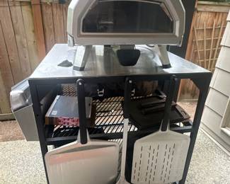 Ooni Kanu 16 Multi-Fuel pizza oven