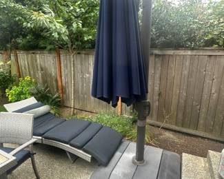 Umbrella with base