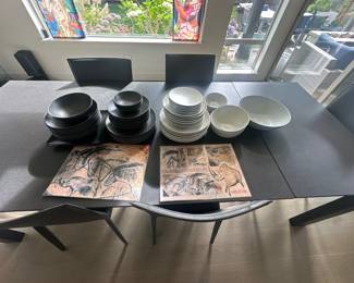 Dining table & dish set
