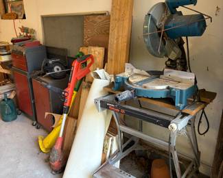 Weed eater with battery, saw