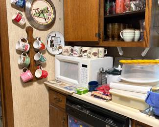 Microwave, mugs