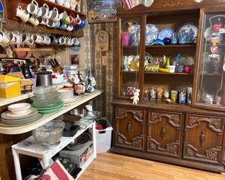 Coffee mugs, collectible vintage glassware