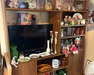 Television, decorative items, glassware