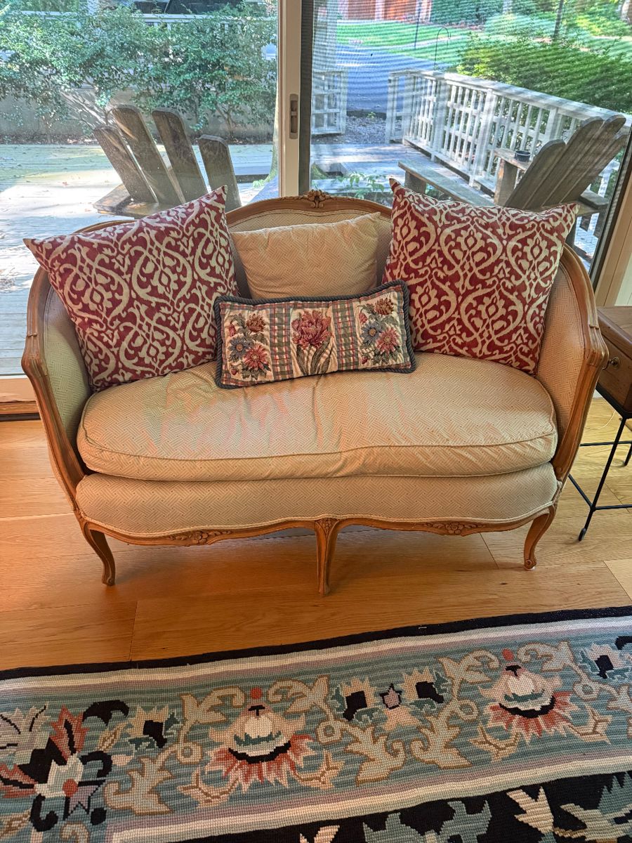 French Style Sofa - $450
All
Pillows included
Great condition
51 long
22 deep