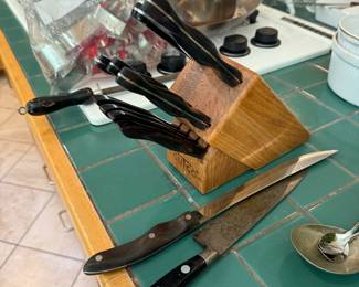 CUTCO Knife Set & 2 extra CUTCO Knives / -10 total- $150 for all 