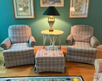Ethan Allen Plaid Swivel Chairs - 2 &
Ottoman 
 29 wide - 34 deep

$400 for
All 3 pieces 
(Chairs need cleaning on the arms) 
