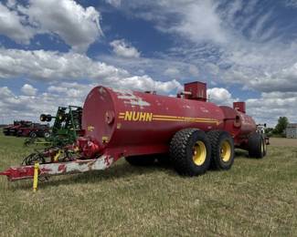 Nuhn Qt Quad Tandem Manure Spreader, 12,000-Gal