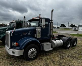 2006 Peterbilt 378 Tandem Axle Semi Truck