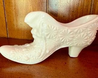 Milk glass "Puss In Boots" bowl, possibly Fenton
