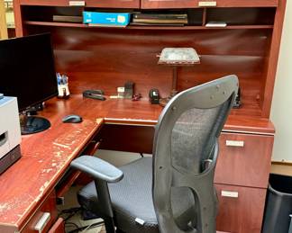 Cherry wood color corner desk with Tempur-Pedic office chair