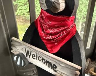 Wooden bear welcome sign