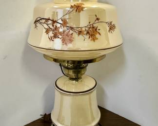 Vintage pearl tone electric hurricane lamp