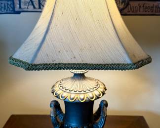 Table lamp with 6-sided shade