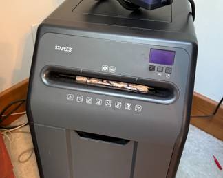 Staples industrial size paper shredder