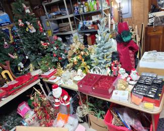 Suzanne's memorial service will be held on August 23, 2025 at 2:00 p.m. at Southside Methodist Church.  There will be a reception at the church immediately following. 