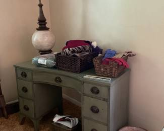 Vintage desk, lamps, gloves, hats 