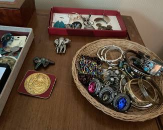Bangles & broaches