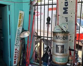 Vintage Mobil oil items