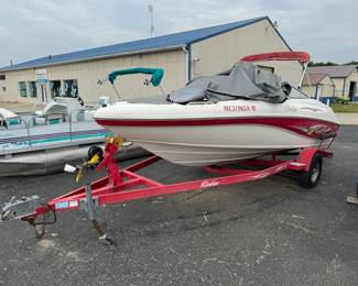 Rinker Captiva 192, 19' open bow speed boat