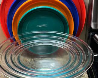 Mixing bowl set with colorful lids, like new!