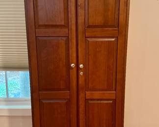 Stand alone closet 