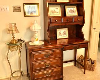 Desk With Hutch
