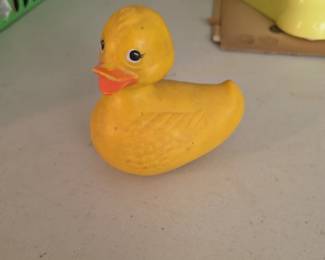Vintage 1977 Knickerbocker rubber duck