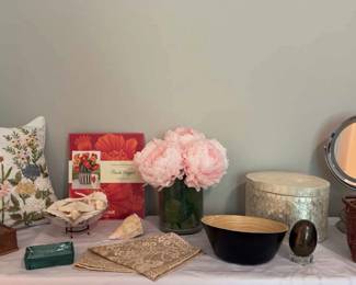 06 A Few Decor Items