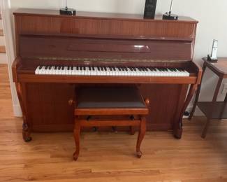 WONDERFUL UPRIGHT PIANO