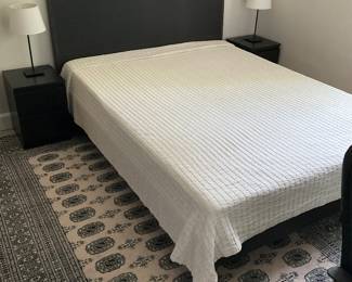GREAT QUEEN BED WITH 2 MATCHING NIGHT STANDS
