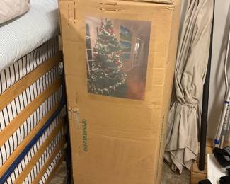 CHRISTMAS TREE