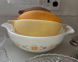 Pyrex Town & Country Cinderella Mixing Bowls