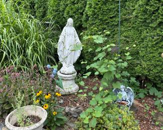 Garden statues