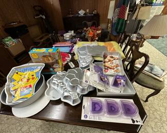 Cake pans; cake making & decorating supplies
