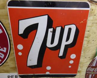 Killer 7up sign, great color and condition! 