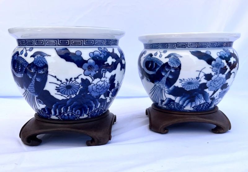 1 BlueandWhiteChinoiserieCeramicImariPotsWithCarvedWoodStands