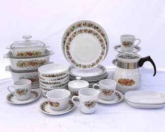 2 CorningCenturaSpiceofLifeDinnerWareandCasseroleLot