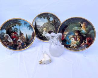 124 TheHamiltonCollectionPreciousMomentsPlatesandAngelNightLight