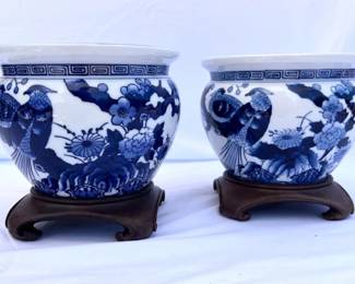 1 BlueandWhiteChinoiserieCeramicImariPotsWithCarvedWoodStands