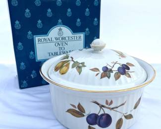 70 RoyalWorcesterEveshamGoldRoundCasseroleDishwithLid