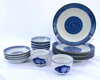 138 BlueandWhiteAsianPotteryLot