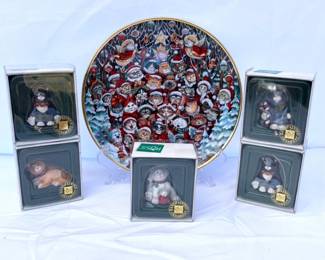 126 RussChristmasKittiesOrnamentsandFranklinMintSantaClawsPlate