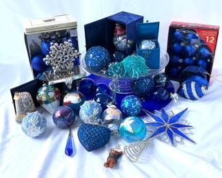 92 BlueChristmasLotwithVintagePressedGlassCakePlate